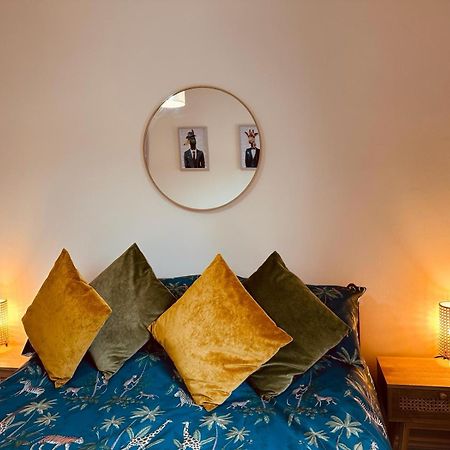 City Of Chester Award Winning Cottage -Pixie Terrace Chester Bagian luar foto