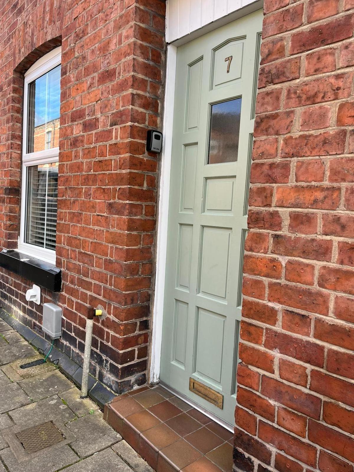 City Of Chester Award Winning Cottage -Pixie Terrace Chester Bagian luar foto