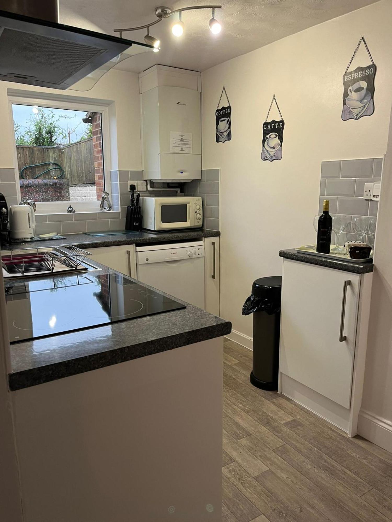 City Of Chester Award Winning Cottage -Pixie Terrace Chester Bagian luar foto