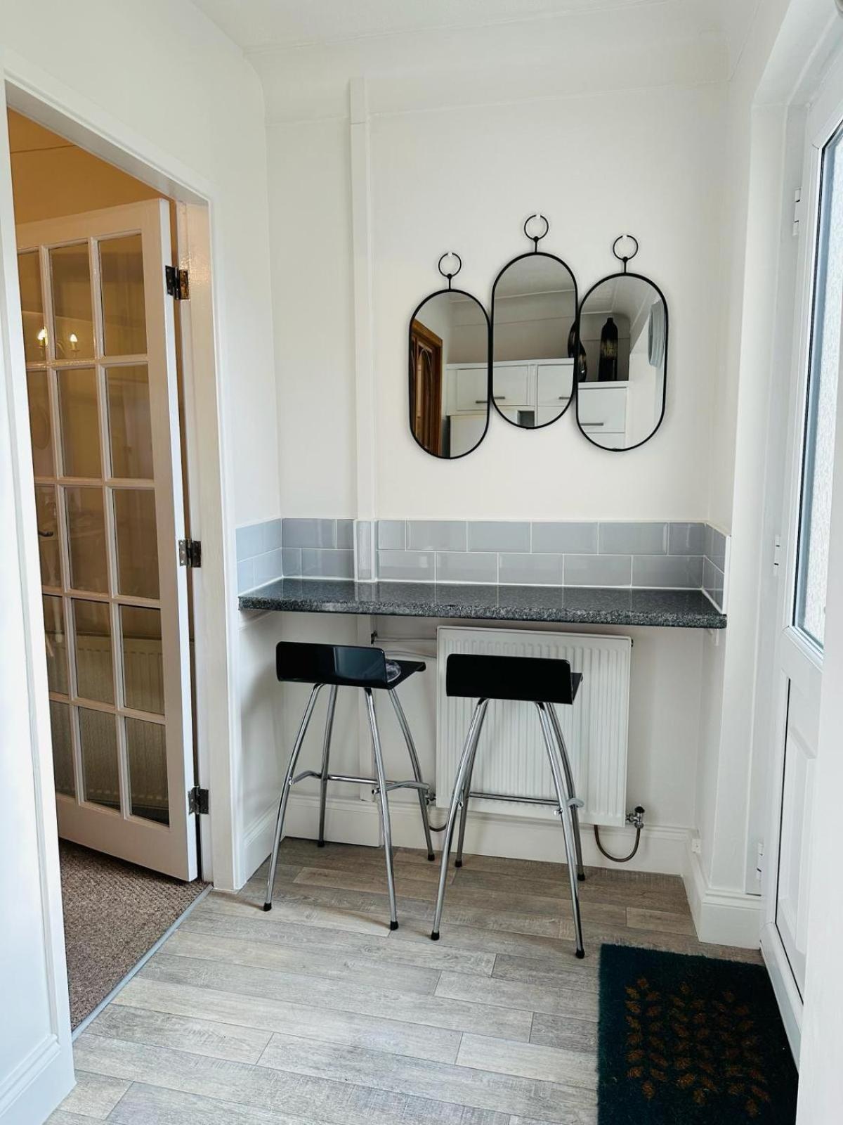 City Of Chester Award Winning Cottage -Pixie Terrace Chester Bagian luar foto